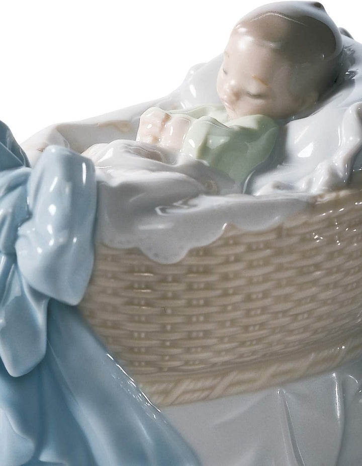 LLADRÓ Jungen-Figur Geschenk des Himmels. Baby. Porzellan.