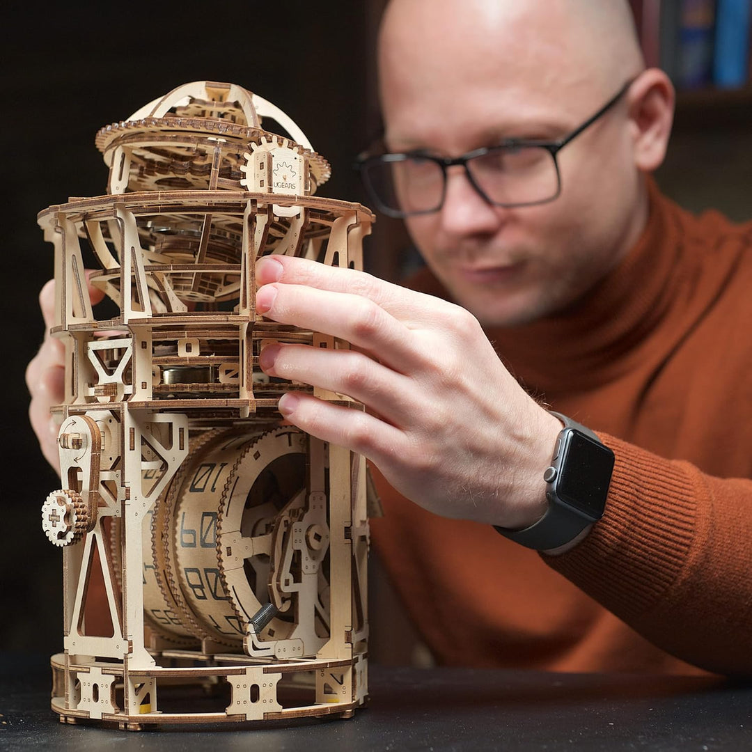 UGEARS Sky Watcher Schreibtischuhr – Vatertagsgeschenk, astronomische Tischuhr, Holzmodellbausätze f