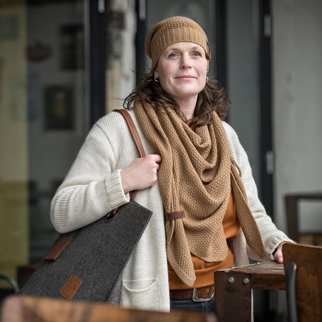 KNIT FACTORY - Dreiecksschal Coco - Damen Strickschal mit Wolle - Umschlagtuch für den Herbst und Wi