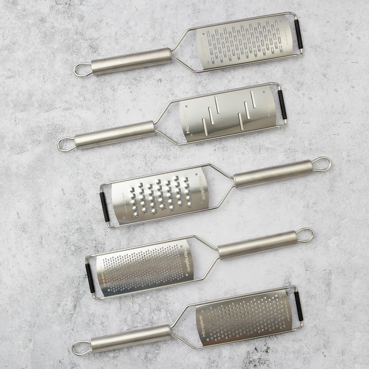 Microplane Küchenreibe Grob für Käse, Karotte, Ingwer, Kokosnuss und Meerrettich mit rasiermessersch