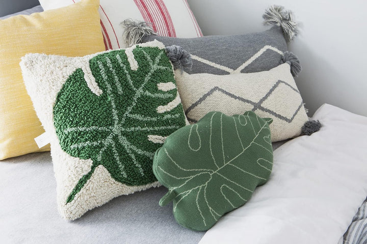 Lorena Canals Waschbares Kissen BABYLEAF für Kinderzimmer in der Farbe Grün. Handgefertigt von Kunst