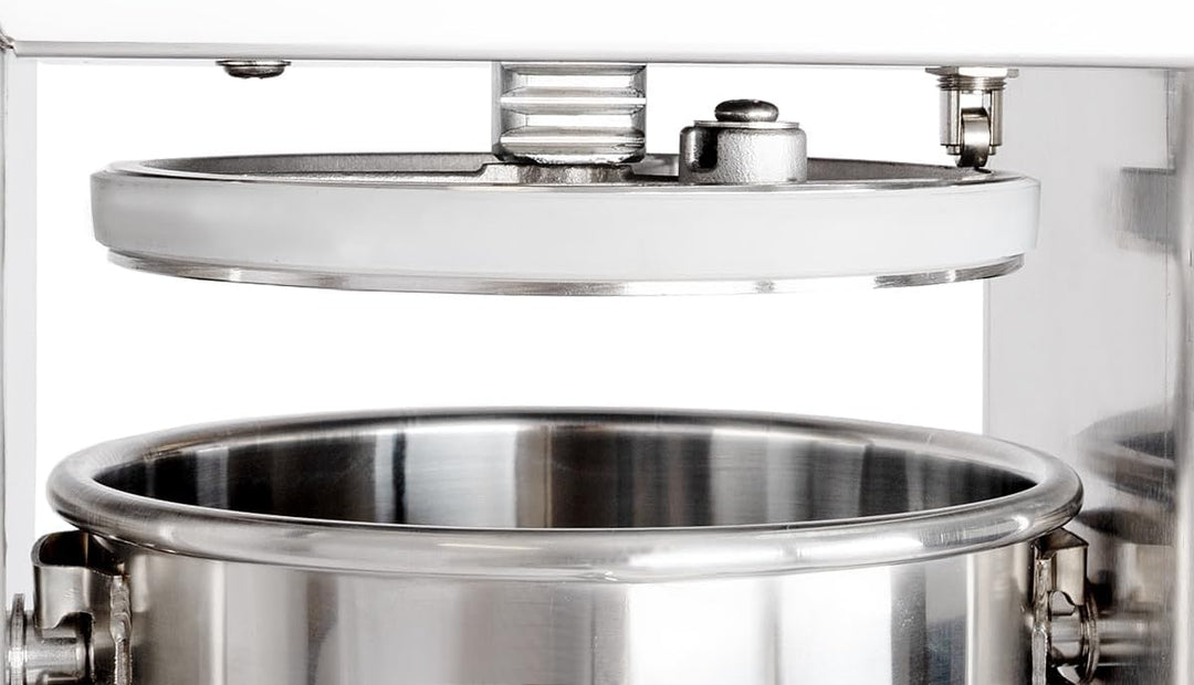 Beeketal BT6-E Elektrischer Wurstfüller 6 L, Edelstahl, mit Fusspedal, 4 Fülltüllen, 230 V