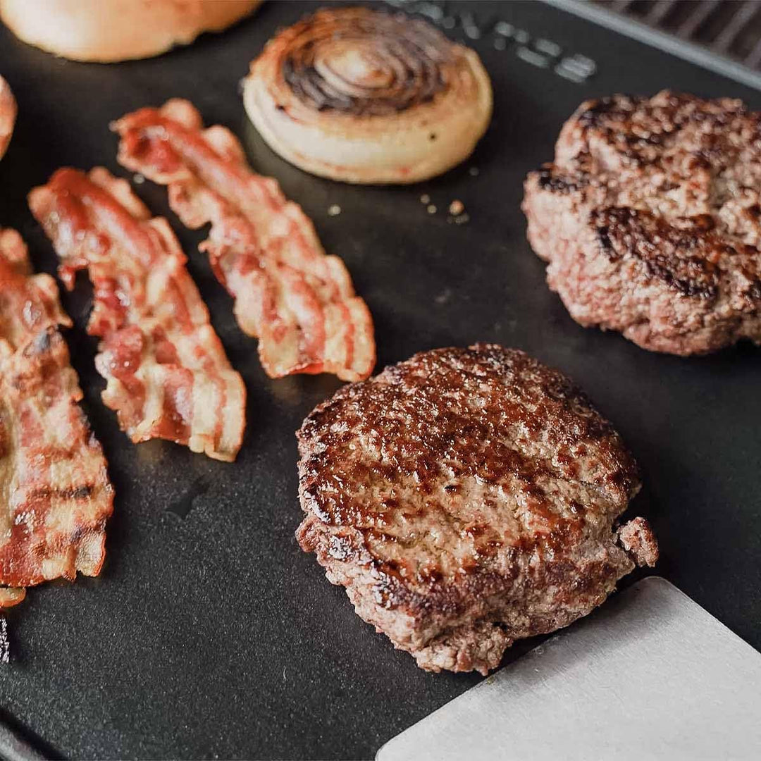 SANTOS Smash Burger Set mit Fleischpresse Schmelzglocken Spachtel Gusseisen Grillplatte BBQ Zubehör