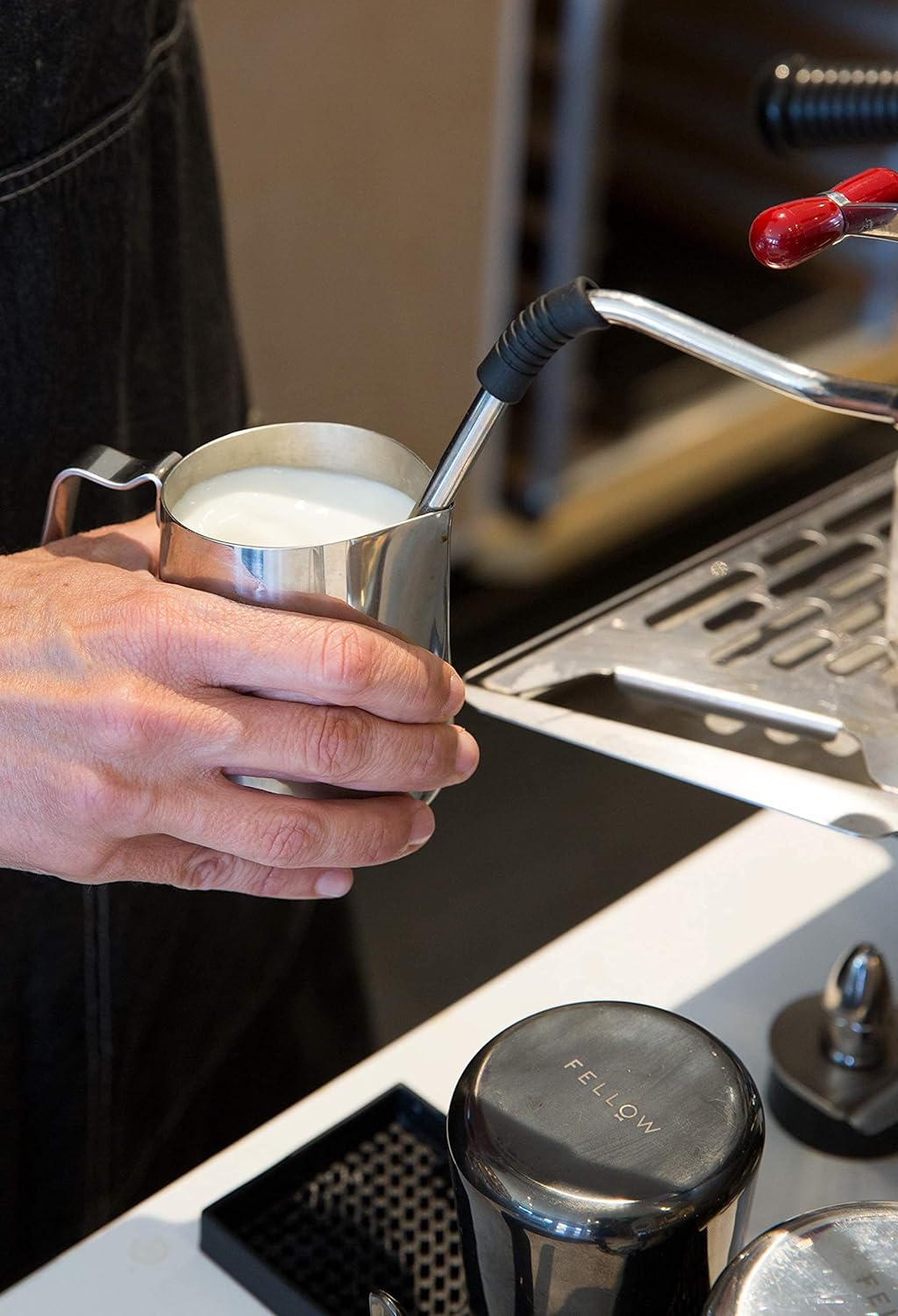 Fellow Eddy Dampfkrug für Milchaufschäumung und Präzisions-Lattekunst, Messhilfen, geriffelter Ausgu