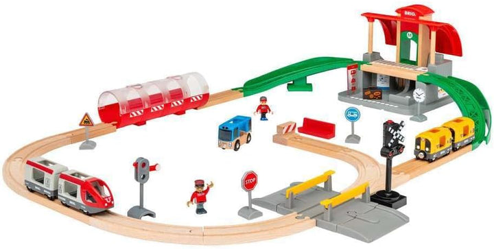 BRIO World 33989 Grosses City Bahnhof Set - Umfangreiches Holzeisenbahn-Set mit Umsteigebahnhof - Em