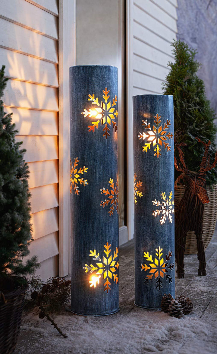 2 Stück Windlichtsäulen Schneeflocke aus Metall, 88 + 100 cm hoch, Kerzenhalter, Gartenlaterne, Bode