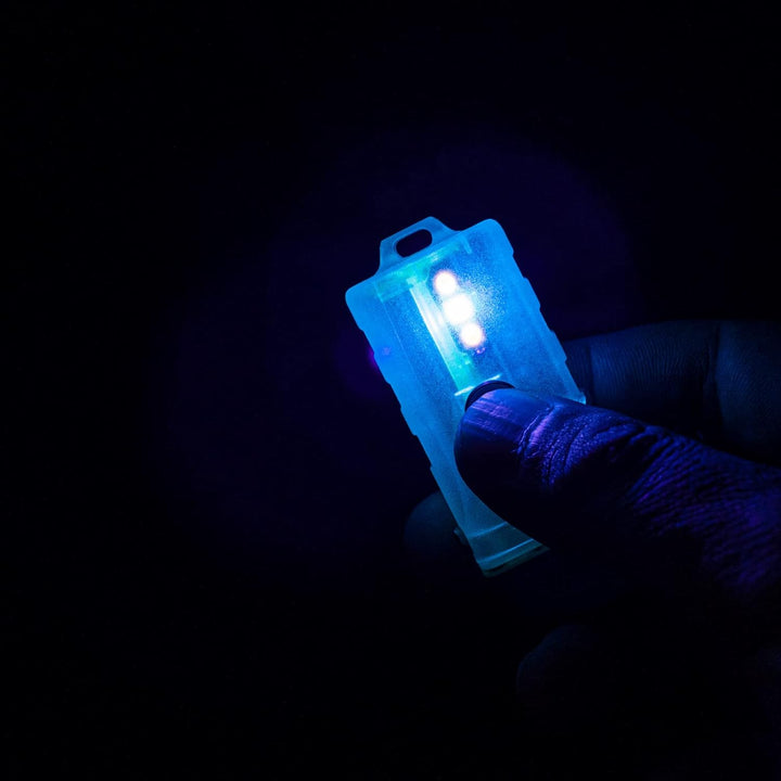 RovyVon E7U Schlüsselanhänger-Taschenlampe, leuchtet im Dunkeln, Dual-Power 700 Lumen, mit Lockout-M