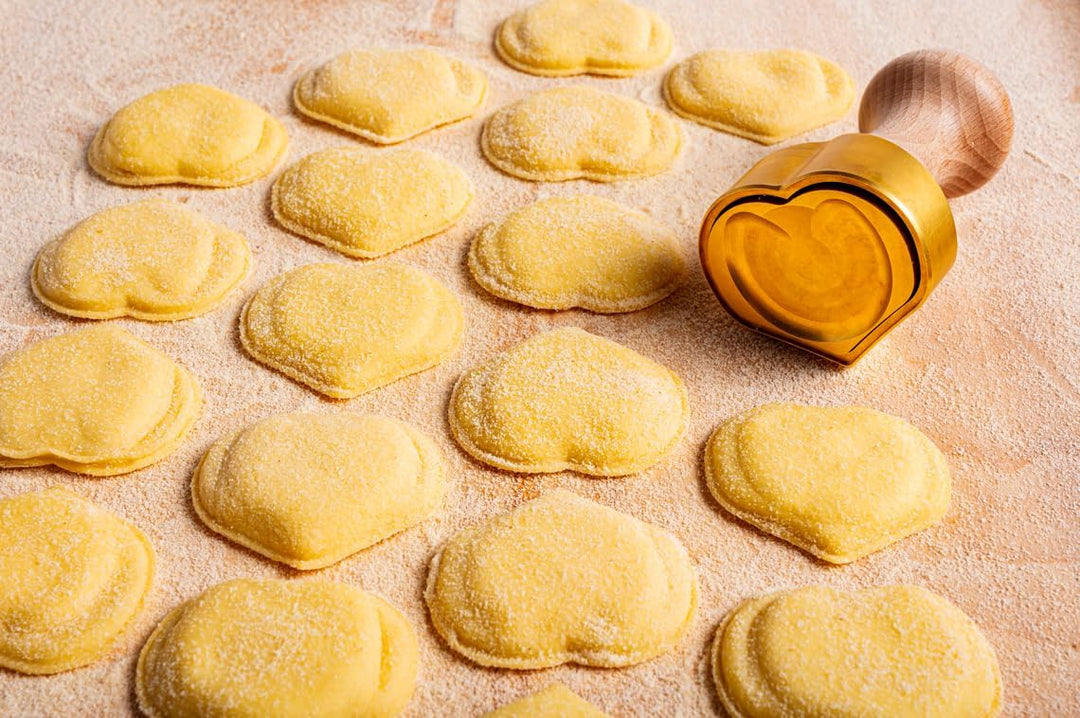 LA GONDOLA Ravioli Stempel Cuore Love, Herzform, Messing, Griff aus Naturholz