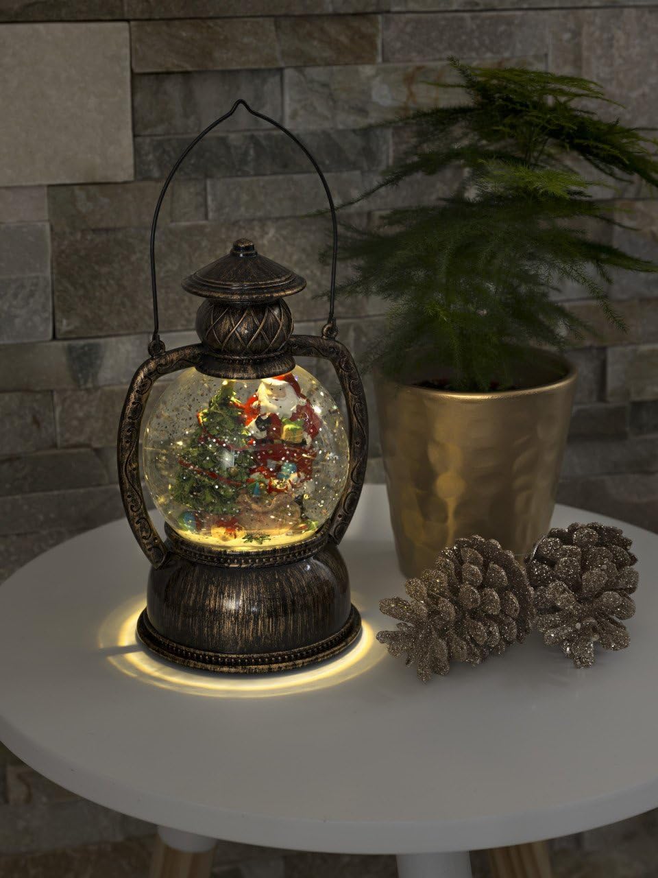Konstsmide 3497-000 LED Kugellaterne Weihnachtsmann, mit 5h Timer , wassergefüllt, warm weiss, batte