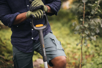 Fiskars Teleskop-Spaten für weiche, steinarme Böden, Rund, Länge: 111 - 130 cm, Verstärktes Borstahl