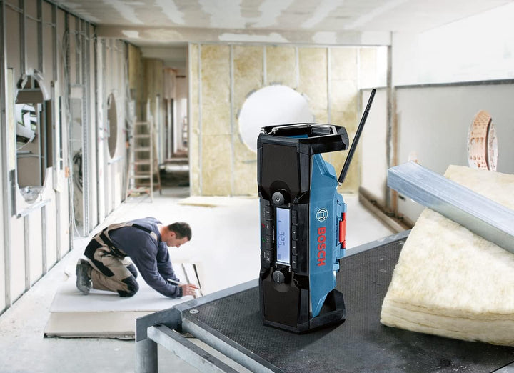Bosch Professional 18V System Akku Baustellenradio GPB 18V-2 C (Empfang über Bluetooth, FM und AUX,