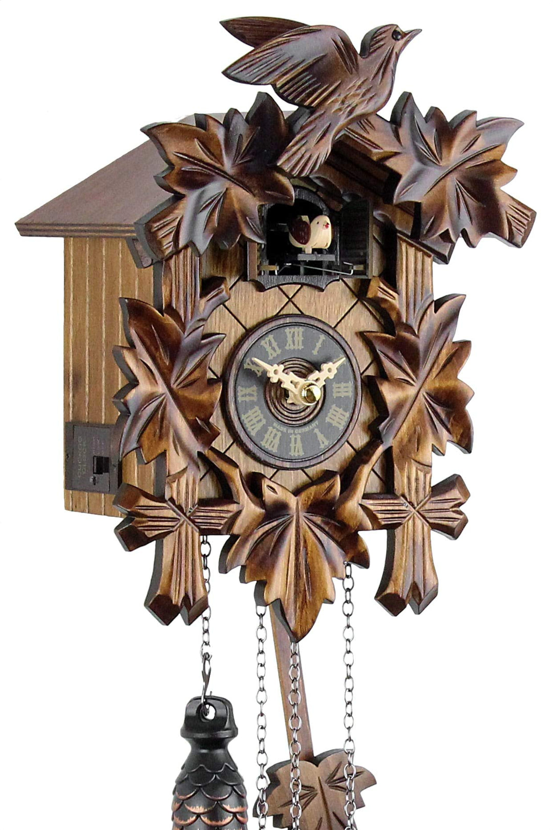 Schwarzwälder Kuckucksuhr aus Echtholz mit batteriebetriebenem Quartzwerk und Kuckuckruf - Angebot v