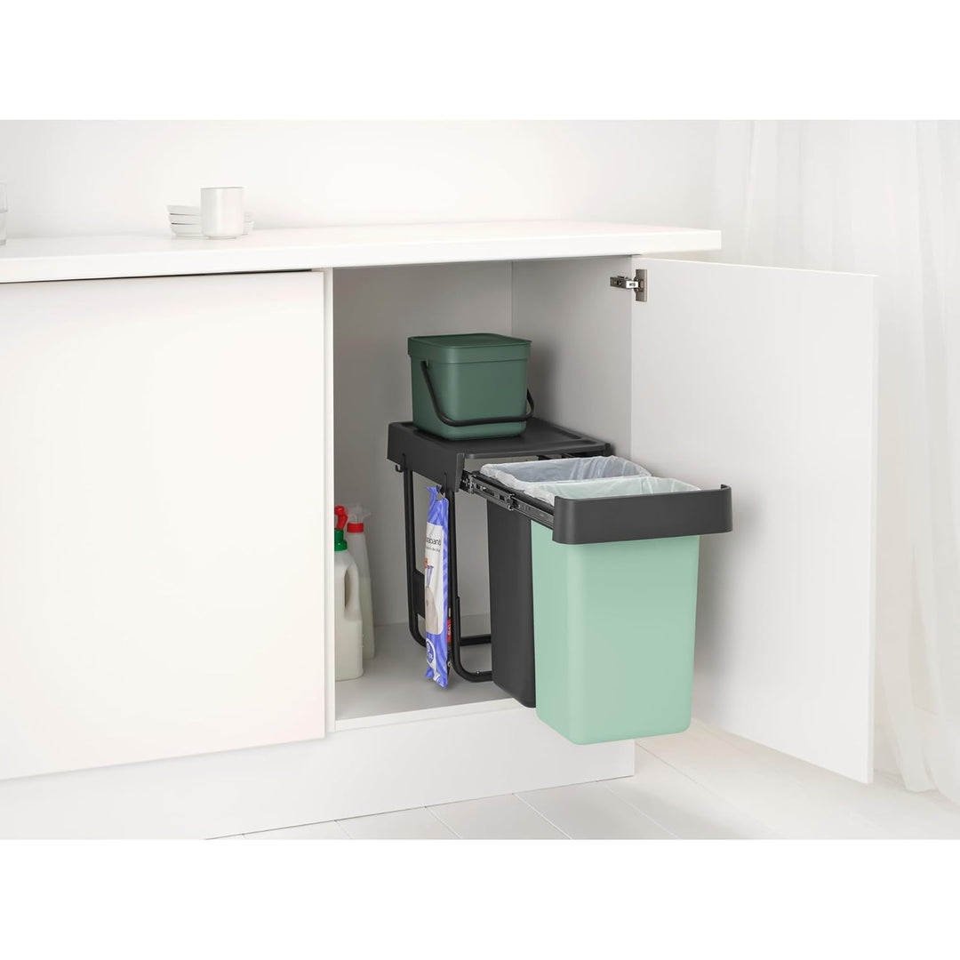 Brabantia Sort & Go Ausziehmülleimer | 2 x 15 l Einbaumülleimer für die Unterschranktür | Integriert