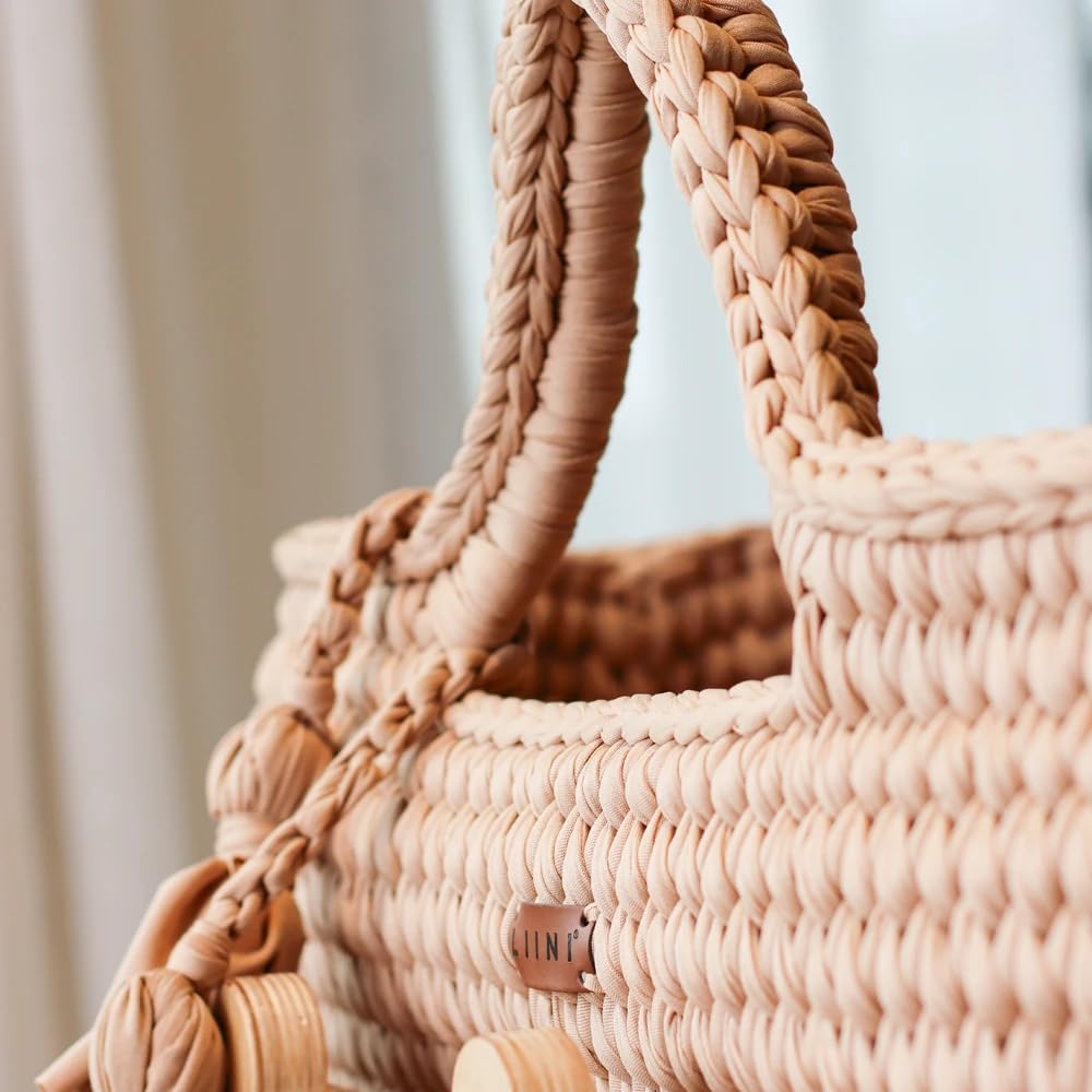 LIINI® Babywiege mit Moseskorb (Mokka) – sanfte Wiegebewegung, handgehäkelt, nachhaltiges Holzgestel