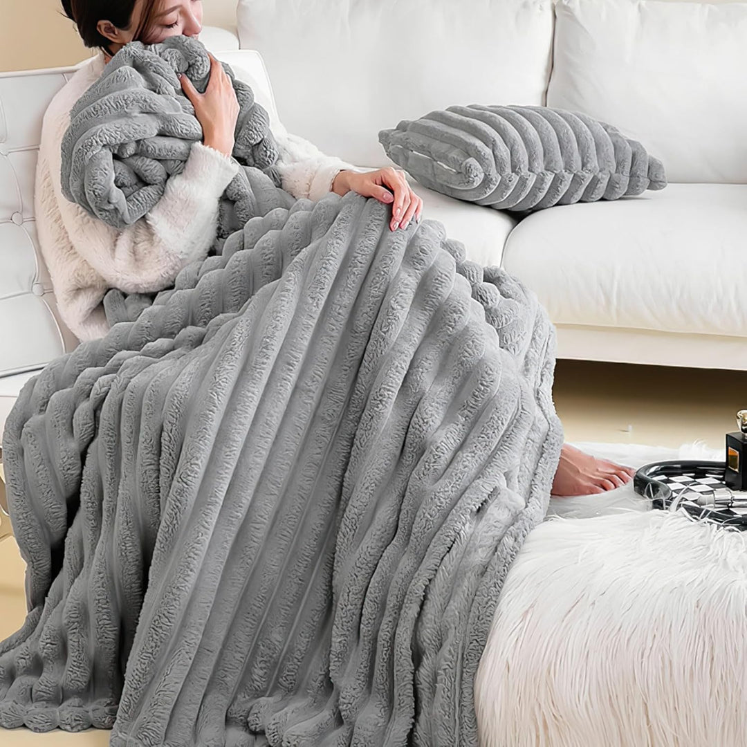 Kuscheldecke 150x200 cm - Warme Flausige Bettüberwurf Decke und Sofadecke Mama, Frauen und Freundin