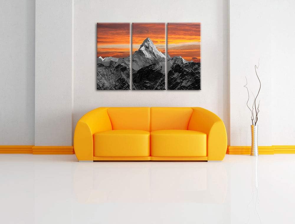 Hoher schneebedeckter Berg bei Sonnenuntergang schwarz/weiss 3-Teiler Leinwandbild 120x80 Bild auf L