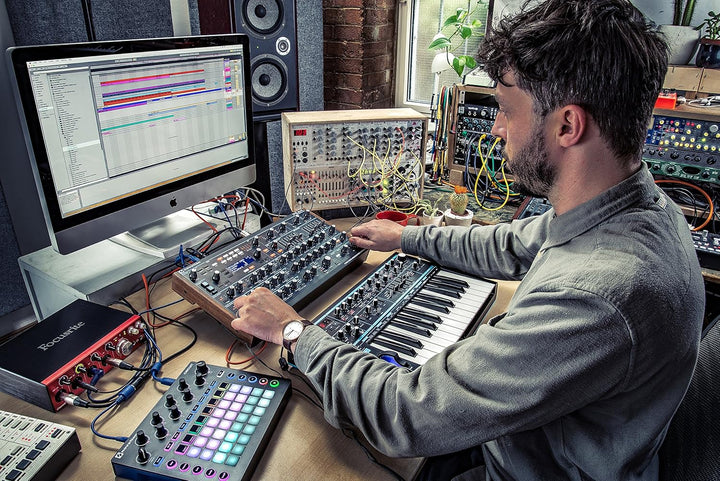 Novation Peak 8-stimmiger polyphonischer Desktop-Synthesizer Synthezizer Synzizer, Synzizer