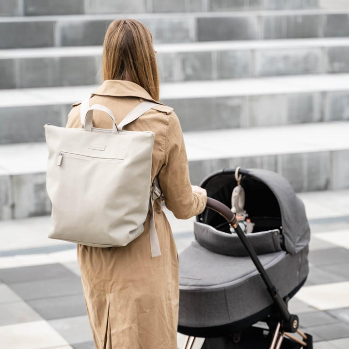 Done by Deer Wickelrucksack - Faltbare Wickelauflage und zwei Kinderwagenhaken inklusive - Wickeltas