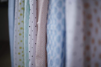 2er Set Swaddle & Burp Blanket Puckdecke Spuckdecke Einschlagtücher aus Baumwoll Musselin 100x120 cm