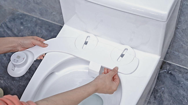 BadeStern Dusch WC Bidet Toilette: Bidet-Toilettenaufsatz mit 2 Düsen, Ausfahrautomatik, selbstreini