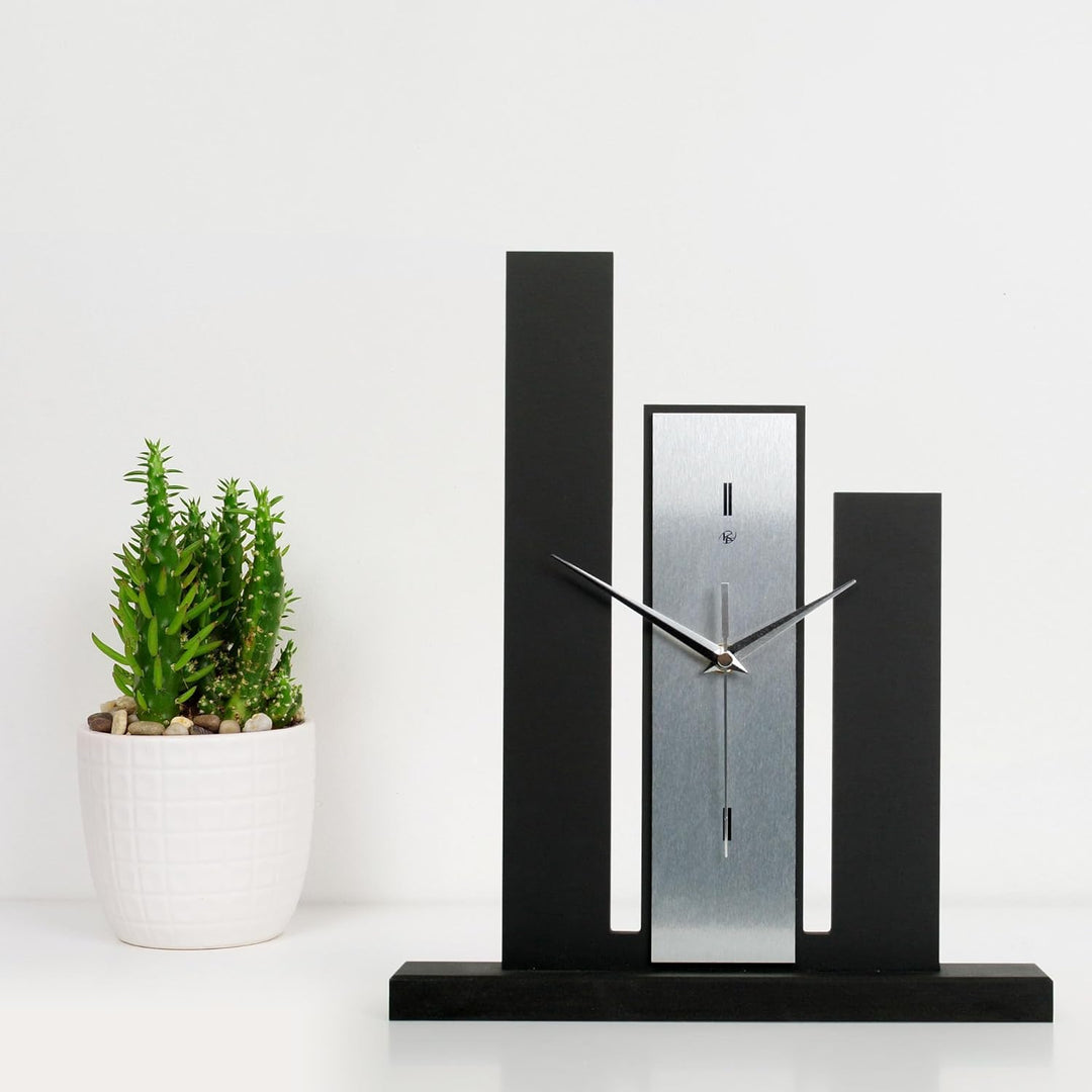 Kreative Feder Designer-Standuhr „Stairs“ aus Holz – Schwarze Tischuhr in modernem Metallic-Look ohn