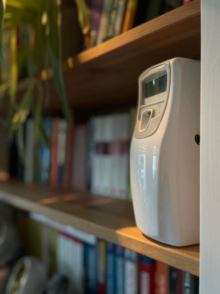 Automatischer Duftspender programmierbar zur Raumbeduftung gegen schlechte Gerüche mit Batterien