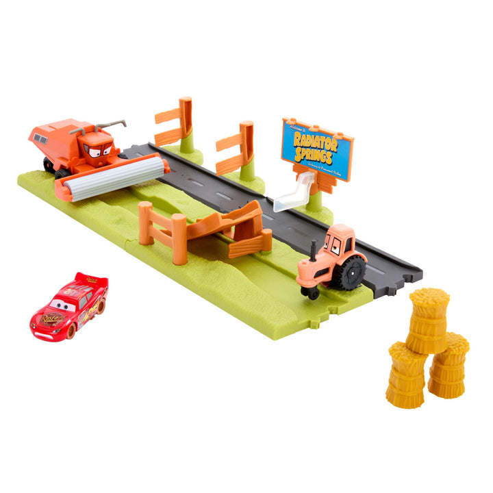 Mattel DISNEY Pixar Cars Trecker Erschrecker-Rennbahn Flucht vor Frank - Spielset mit 3 Autos und 2