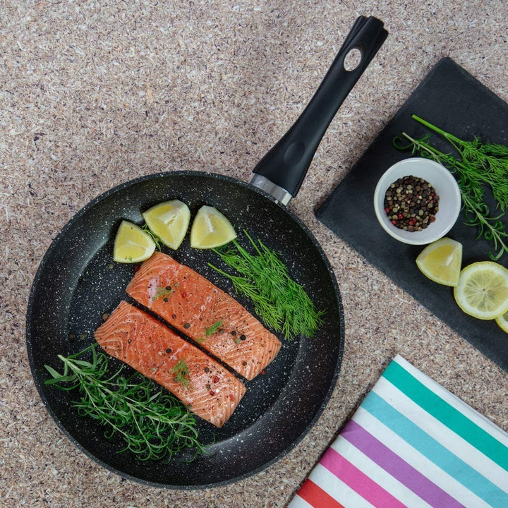 Blackmoor Home Antihaft Bratpfanne 28 cm – Aluminium Pfanne für Induktion, Gas &amp; Elektro, Verstärkte