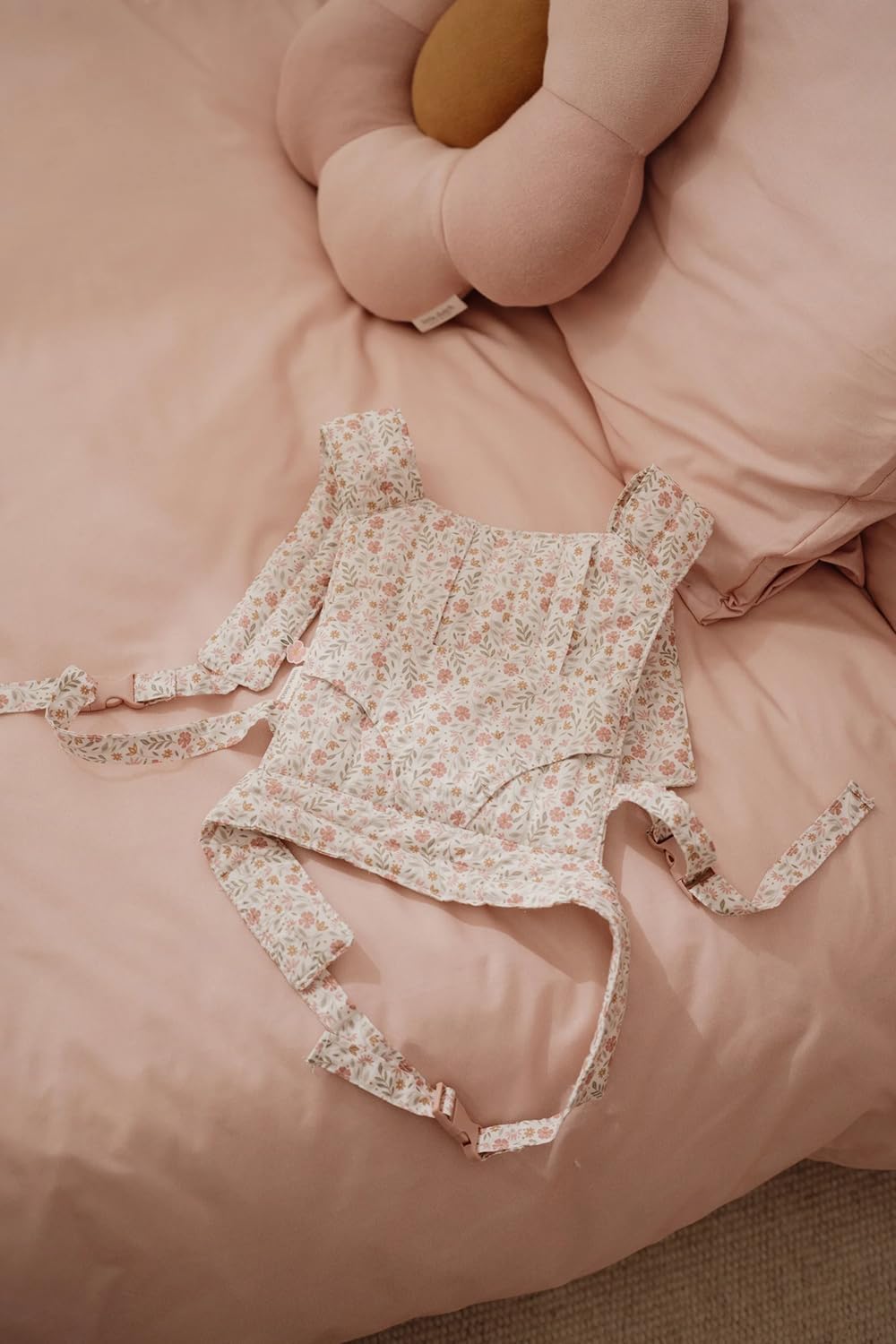 Little Dutch Puppentrage Bauchtrage für Puppen Babypuppen oder Plüschtiere mit Schultergurte und ver