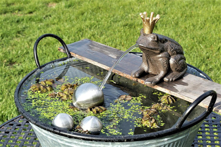 powershop11 Wasserspeier Froschkönig Guss 13 cm mit Solarpumpe Solaris 170