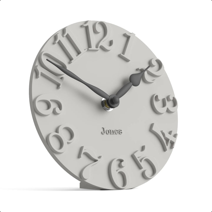 JONES CLOCKS® Hampstead Schreibtisch Uhr | Freistehend | Hellgrau | Elegante, erhabene Ziffern | Ide