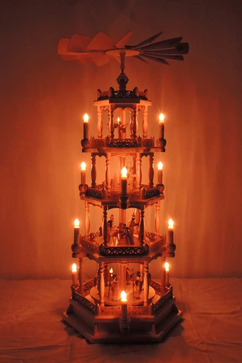 Richard Glaesser Pyramide Christi Geburt Natur 4-stöckig, elektrisch beleuchtet und betrieben, aus S