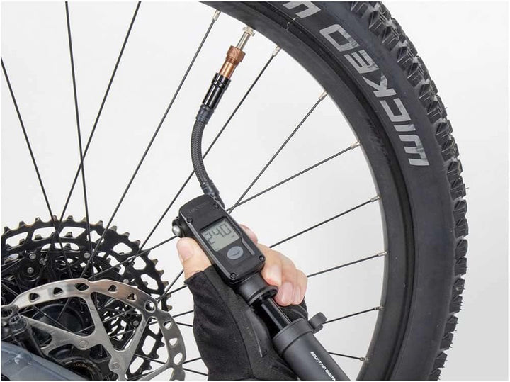 Topeak Mountain Digital 2Stage Minipumpe verfügt über einen innovativen 2Stage-Selector, Druckwerte