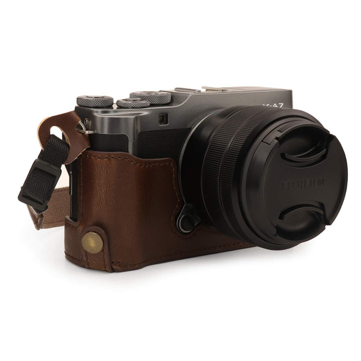 MegaGear Ever Ready Leder Kamera Halbtasche mit Trageriemen kompatibel mit Fujifilm X-A7 Dunkelbraun