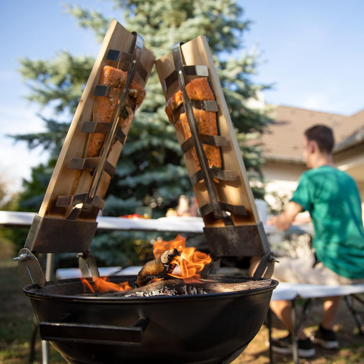 Relaxdays 4 x Flammlachsbretter, Räucherbrett für Lachsfilet, Zedernholzbrett, neigbare Edelstahl Ha