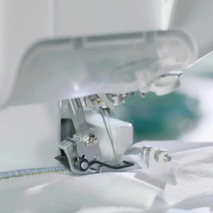 Brother Innov-ís Airflow 3000 Air Serger Nähmaschine, mit Raffungsfuss, Blindstichfuss und Paspelfus