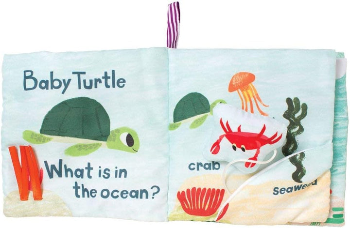 Manhattan Toy Was ist draussen? Weiches Baby-Aktivitätsbuch zum Thema Meer mit Babyrassel, meer