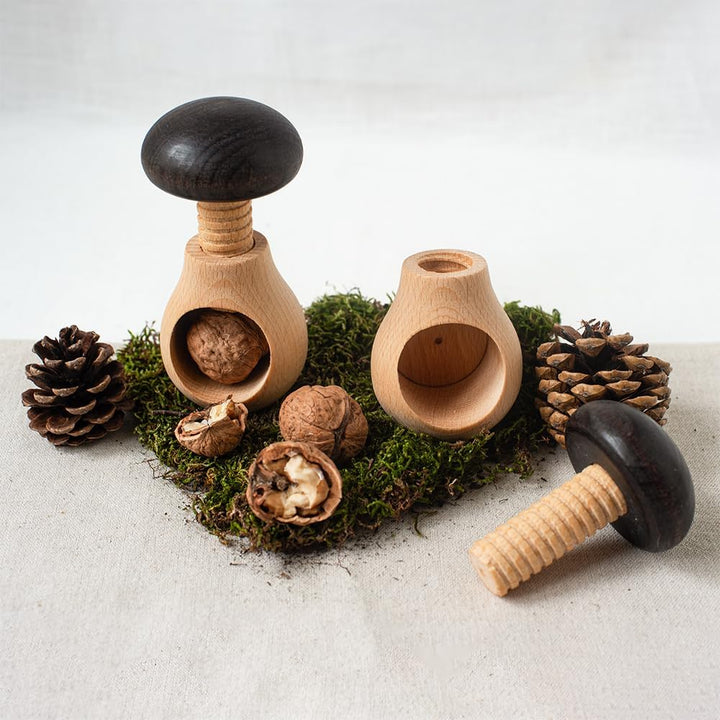 HOFMEISTER® Nussknacker - Buchenholz - ca. 10 cm hoch - leichtes Knacken von Nüssen - mit Schraubgew