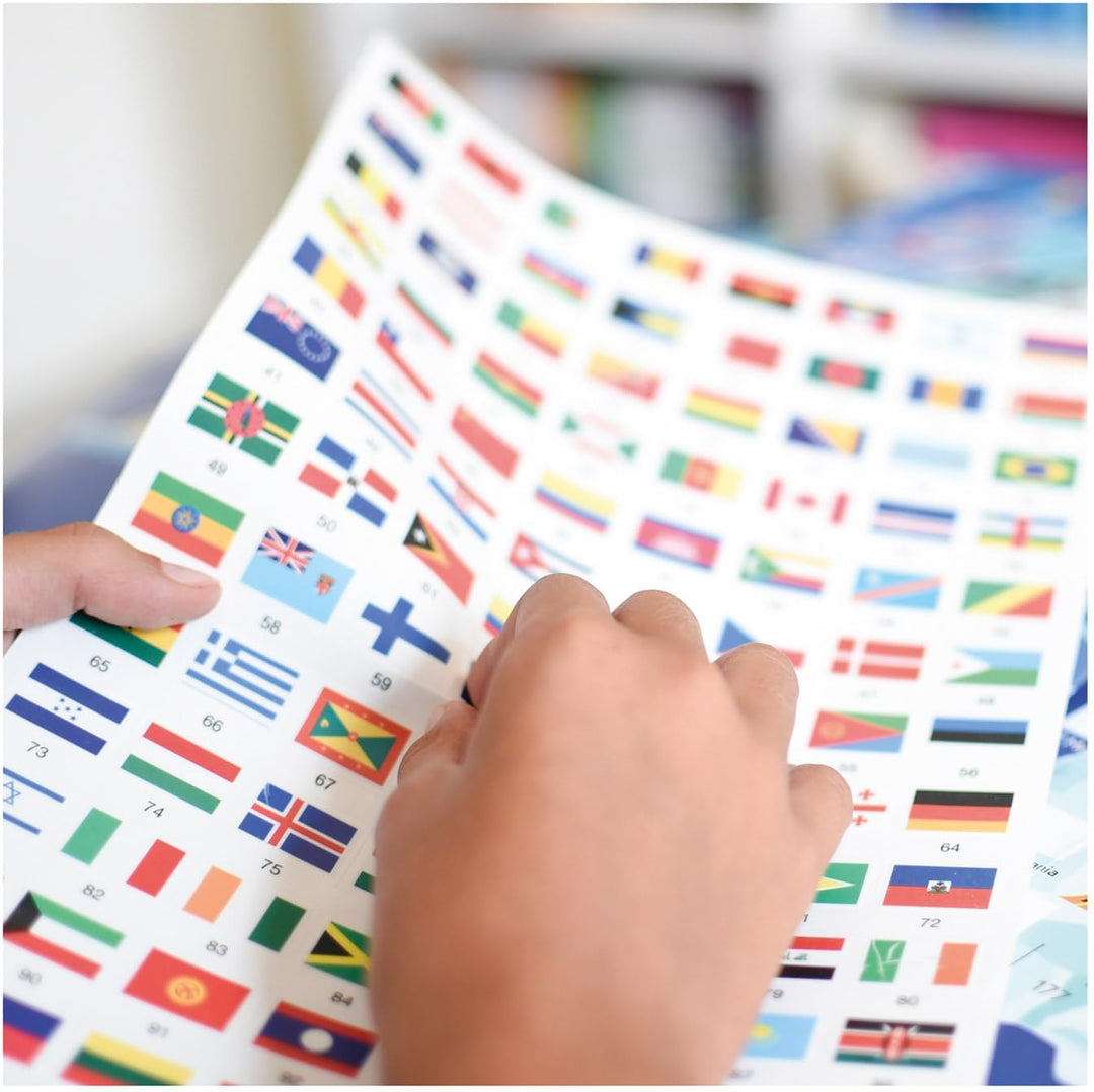 POPPIK 1841223 Sticker-Poster, Flaggen der Welt, interaktives Lernposter mit Aufklebern, mehrsprachi