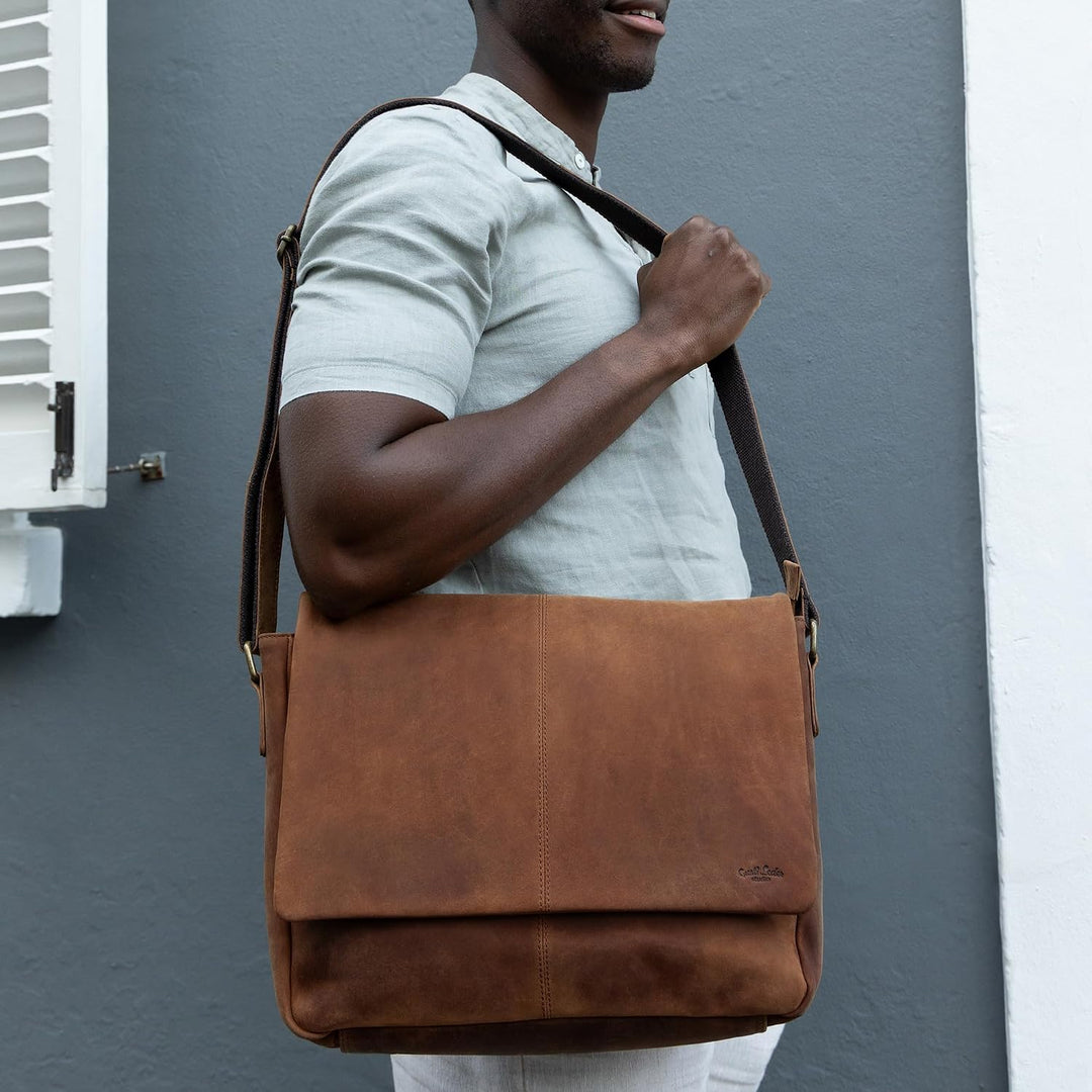 Gusti Leder Ledertasche Herren Reign - Handgefertigte Umhängetasche Herren Leder für Büro & Alltag -