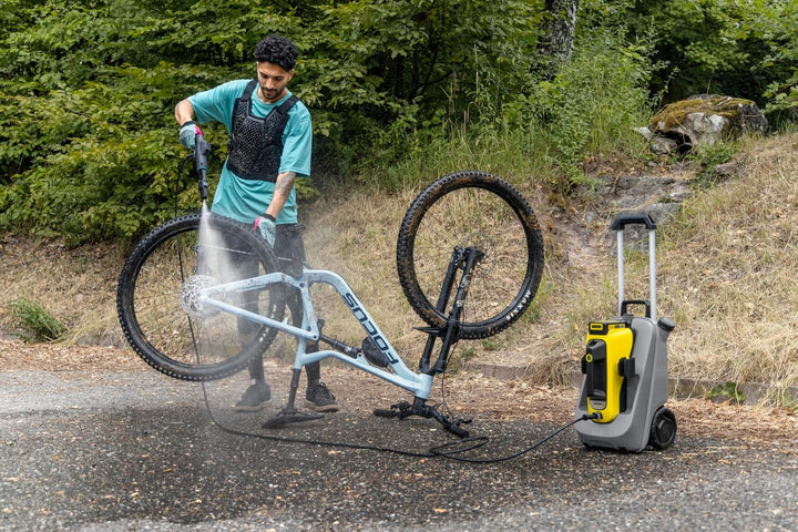 Kärcher Mobile Outdoor Cleaner OC 6-18 Premium, Fördermenge 200 l/h, Gewicht 5,7 kg, 12 l Wassertank