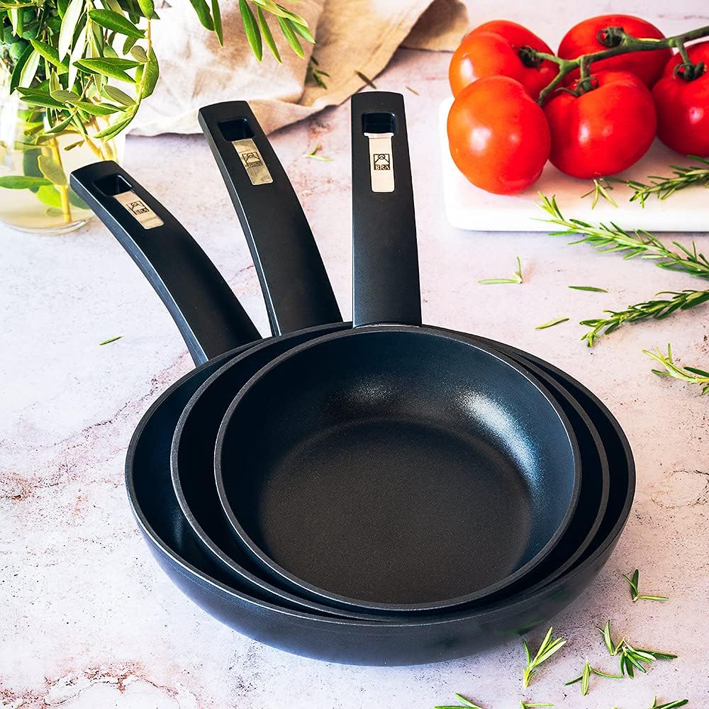 BRA Design | Set mit 3 Bratpfannen aus geschmiedetem Aluminium mit Antihaftbeschichtung, 18|22|26 cm