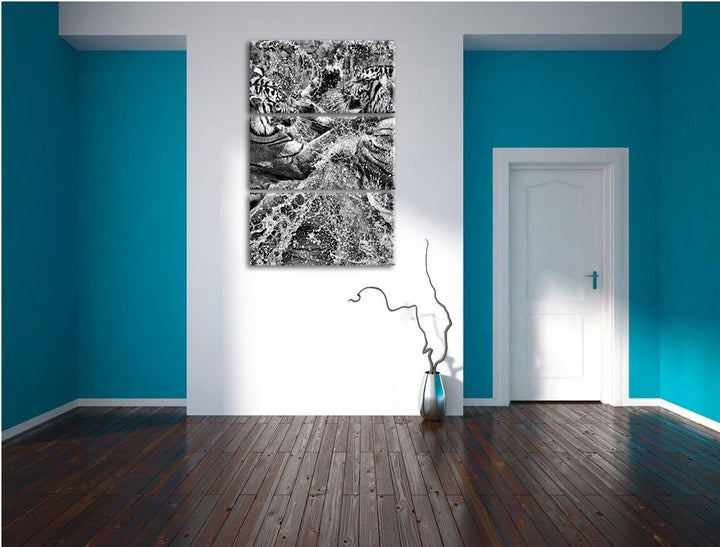 Pixxprint Kämpfende Tiger im Wasser als Leinwandbild/Grösse: 3 Teilig (120x80) cm/Wandbild/Kunstdruc