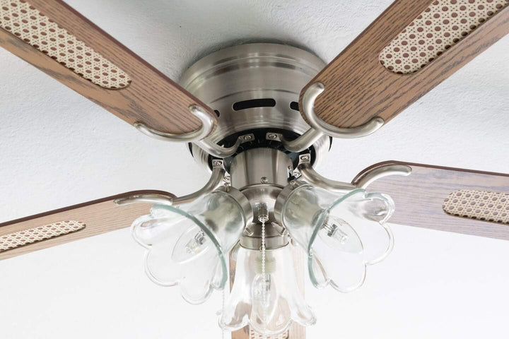 Pepeo - Kisa Deckenventilator mit Beleuchtung | Ventilator mit Zugschalter in Silber mit Wendeflügel