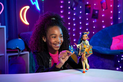 Monster High Clawdeen Wolf-Puppe mit Hund Crescent und Accessoires wie Rucksack & Cleo de Nile Puppe