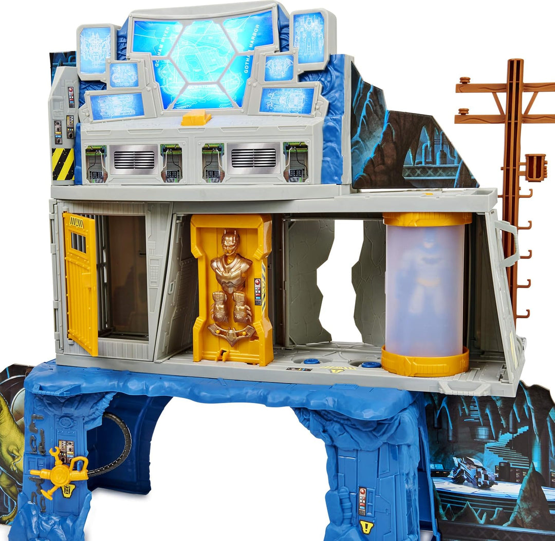 DC Batman 3-in-1-Batcave - Zweiseitiges Spielset mit 10cm grosser Batman-Actionfigur und umfangreich