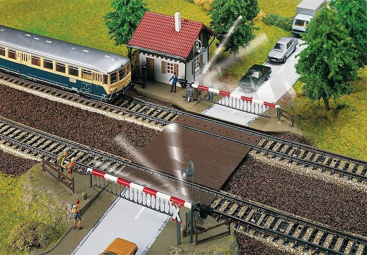 Faller 120174 H0 Bahnuebergang mit Waerterhaus Bausatz, One Size