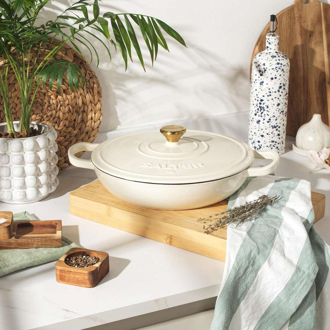 SALTER Chester Flacher Gusseisen-Auflauftopf – 30 cm Dutch Oven, Selbstschöpfender Deckel, Langlebig