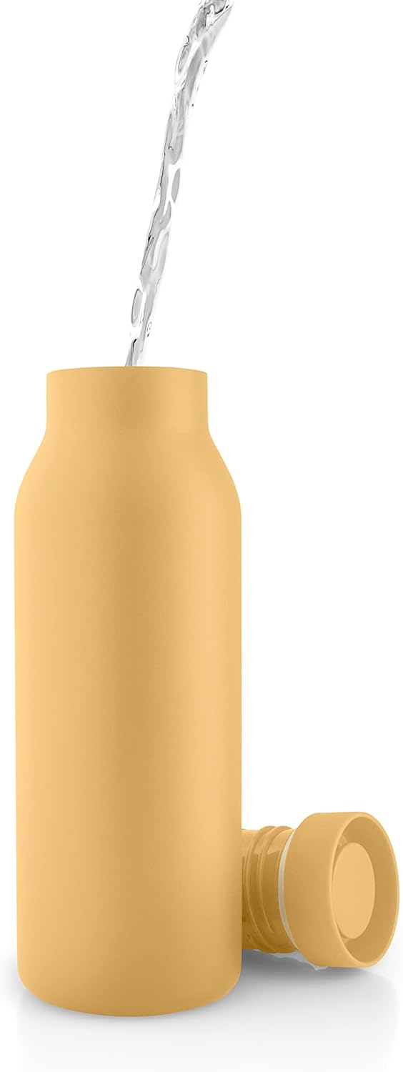 EVA SOLO | Golden Sand Isolierflasche 0,5l | Hält Wasser länger kalt | Doppelwand, Klickdeckel 5000