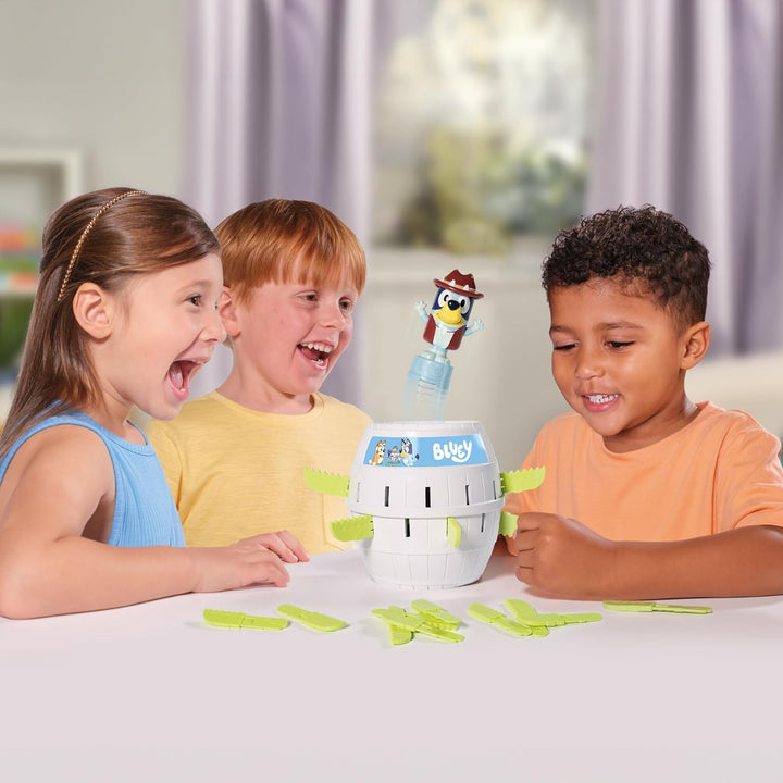 TOMY Pop Up Bluey – Lizenziertes Bluey-Spiel, basierend auf dem Klassiker Pop Up Pirate – Familiensp